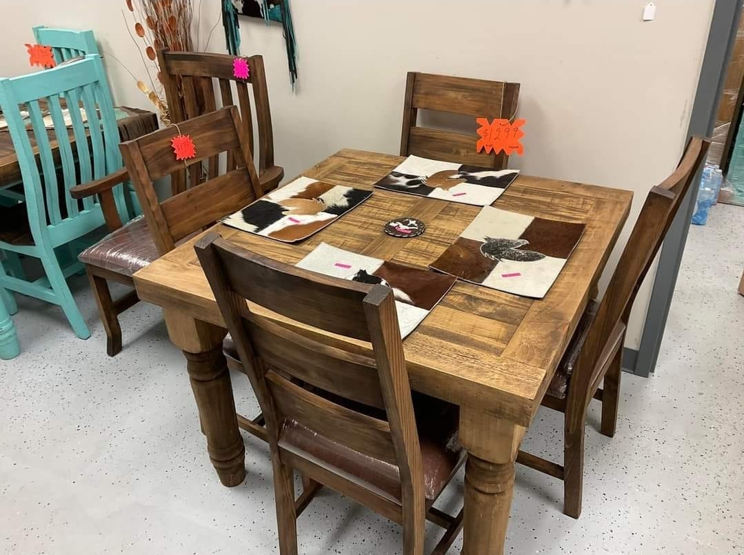 Santa Rita Table 40x40