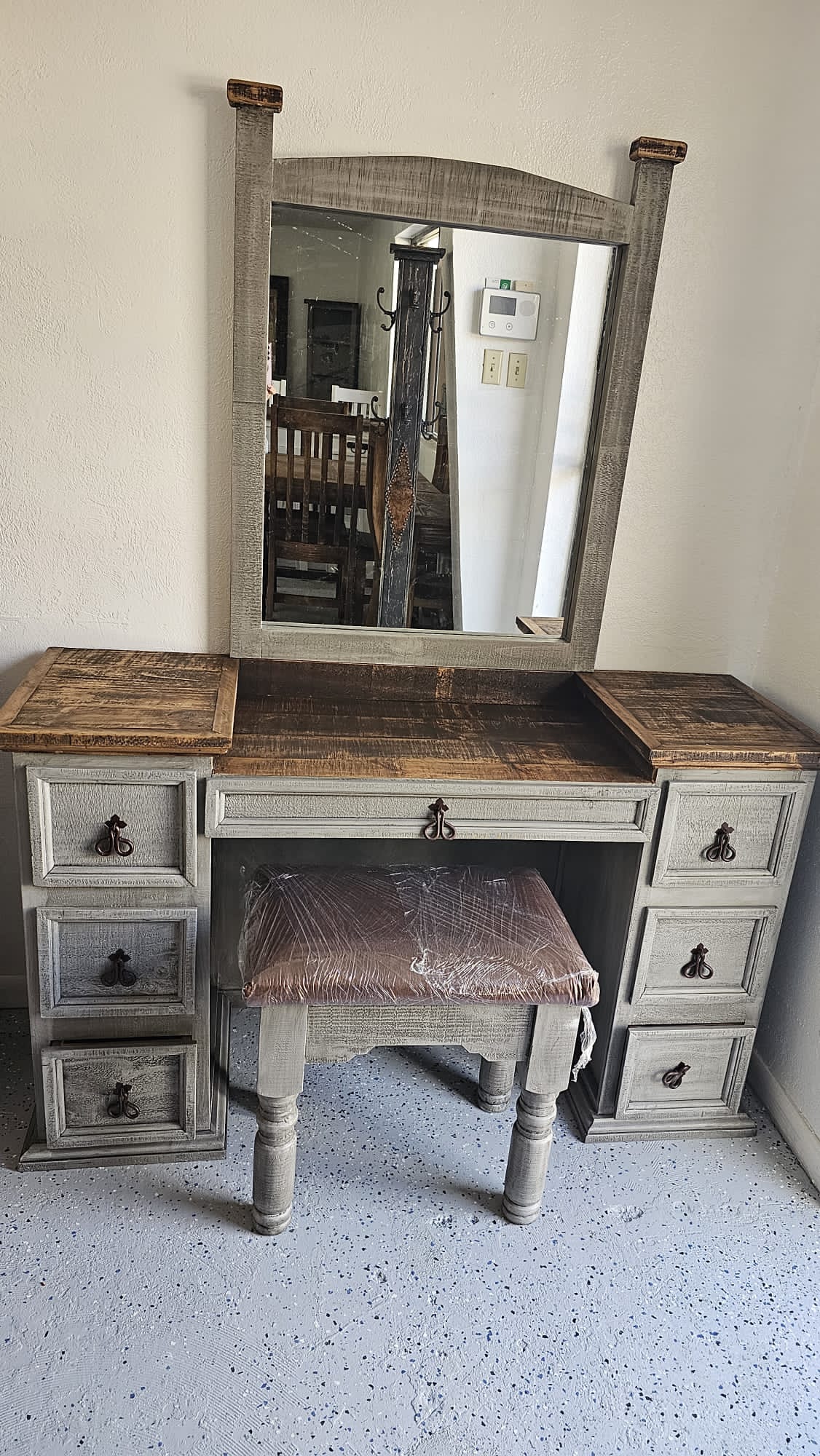 Vanity W/Mirror