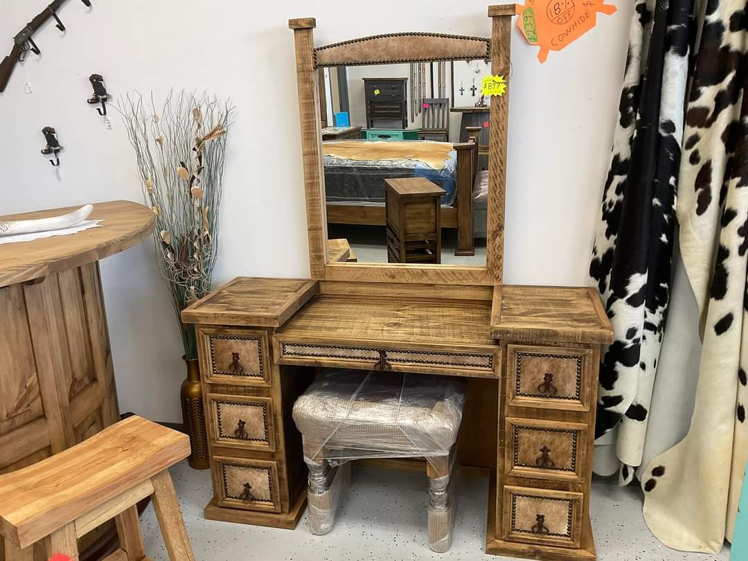 Vanity W/Mirror