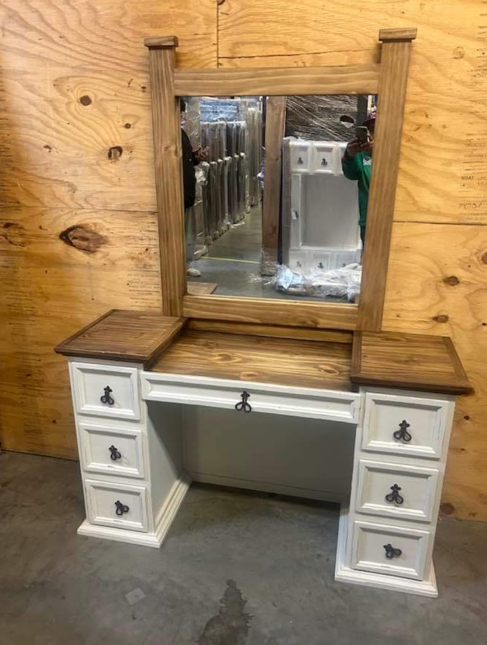 Vanity W/Mirror
